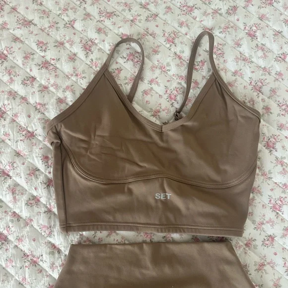 Set Active- Brown Sports Bra and Shorts Set - Picture 2 of 3